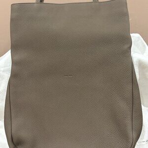 THE ROW EVERETT LEATHER TOTE/TOP HANDLE BAG, TAUPE
